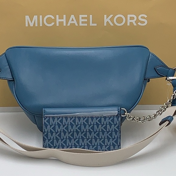MICHAEL KORS
Maisie Large Pebbled Leather 2-in-1 Sling Pack
Teal
NWT - Picture 7 of 16